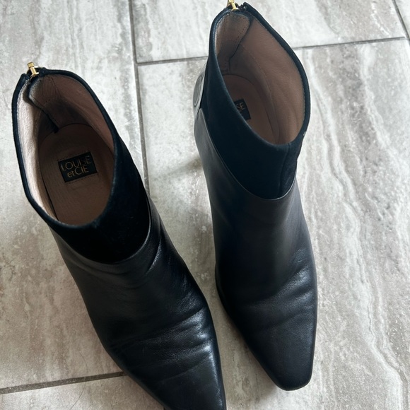 Louise et Cie Black Leather Ankle Booties with Pointed Toe - Picture 1 of 5